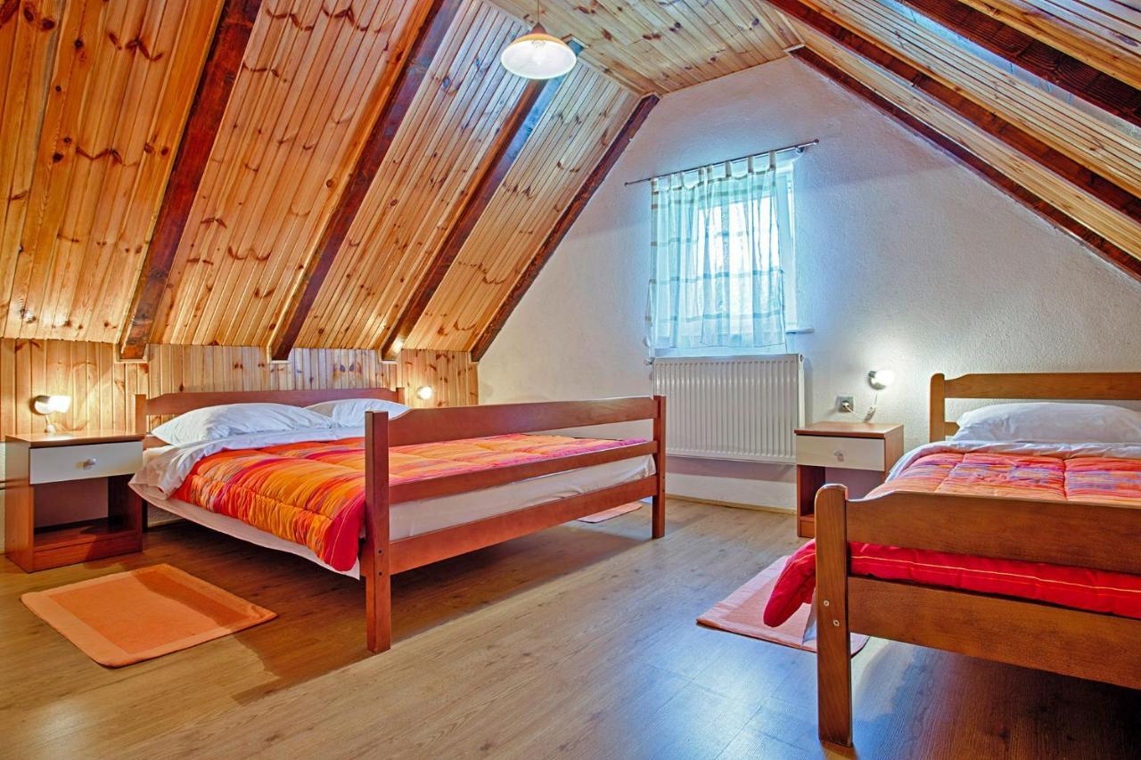 Andrea In Sertic Poljana - Haus Fuer 6 Personen Plitvická jezera Exteriér fotografie