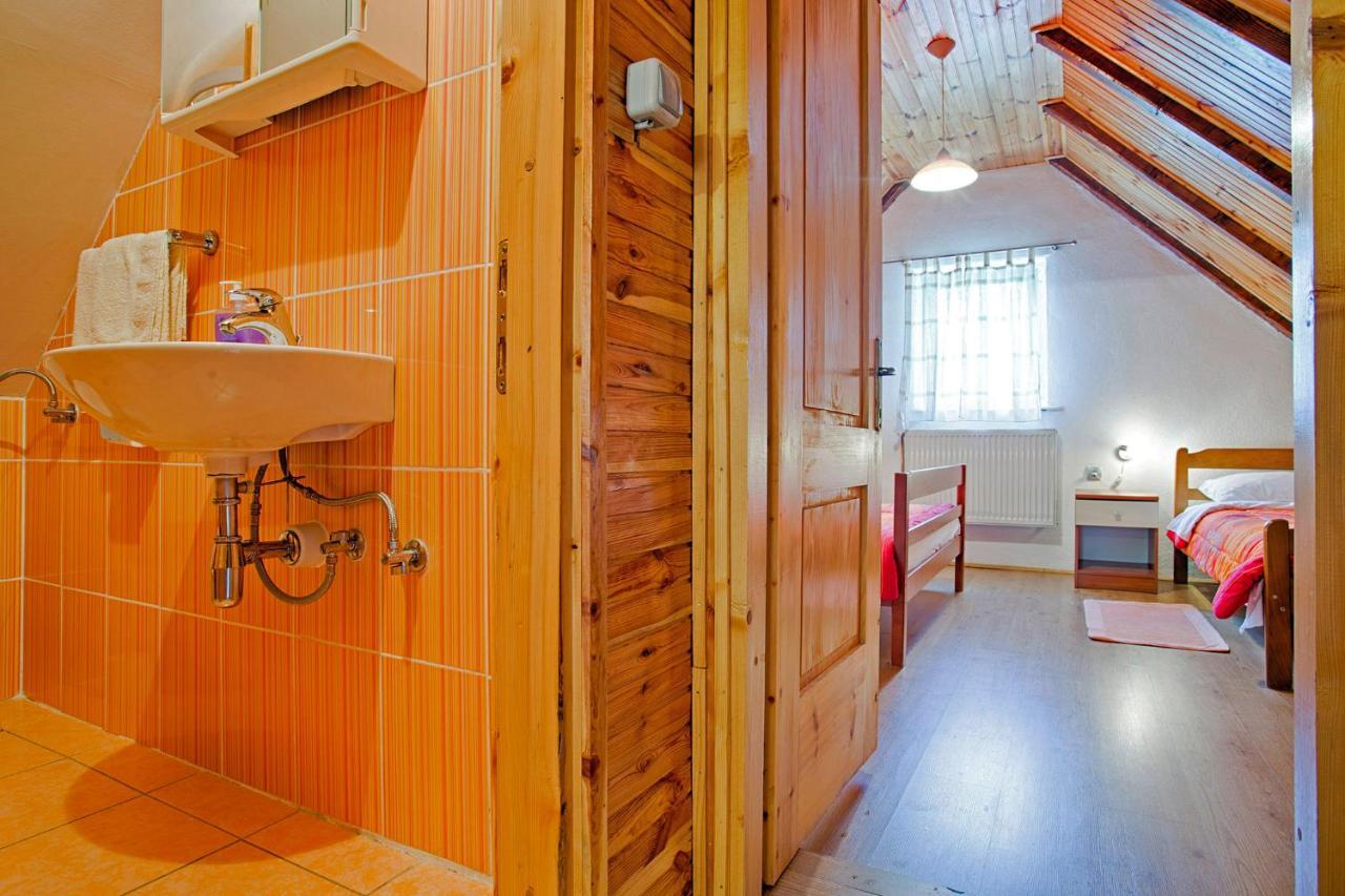 Andrea In Sertic Poljana - Haus Fuer 6 Personen Plitvická jezera Exteriér fotografie