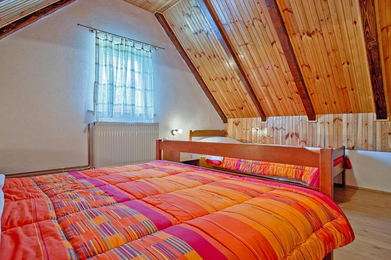 Andrea In Sertic Poljana - Haus Fuer 6 Personen Plitvická jezera Exteriér fotografie